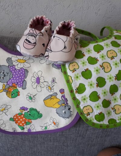 Chaussons et bavoirs