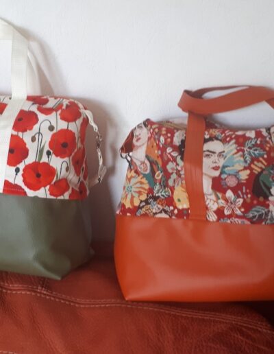 Sacs coquelicots et Frida Kahlo